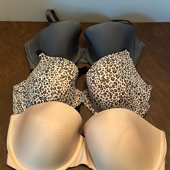 Victoria's Secret Other - 3 Victoria secret bras, 38D